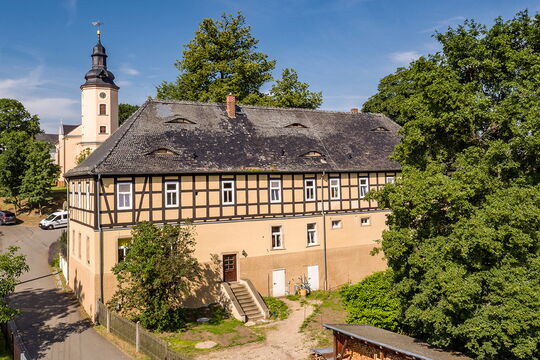 Die Jugendlichen der pädagogisch-therapeutischen Jugendwohngruppe leben in einem sanierten Fachwerkhaus